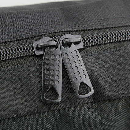 Rennes Messenger Pouch in Farbe Black/White