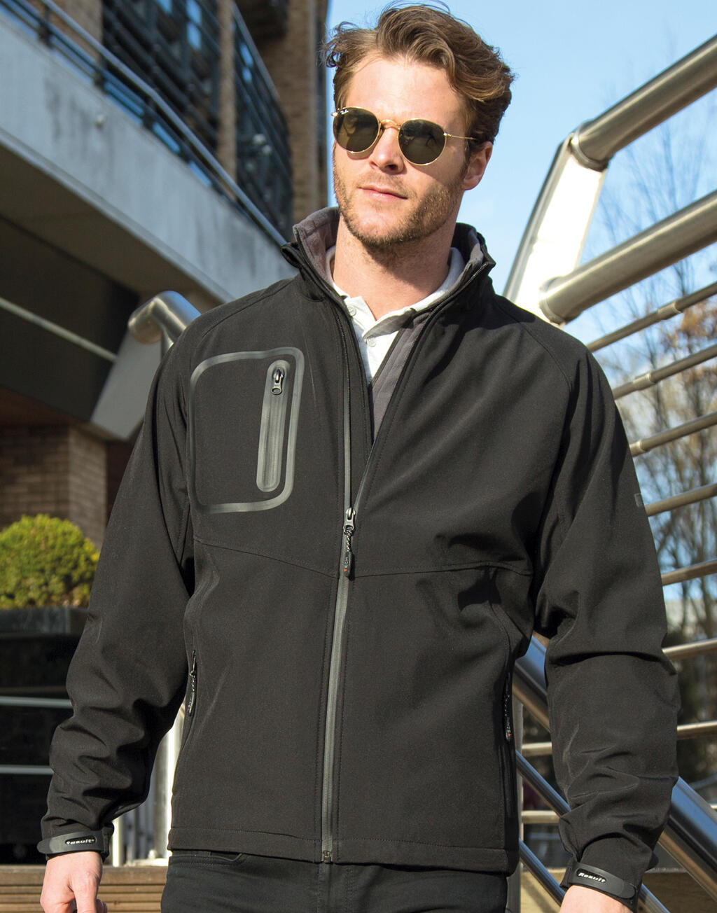 Performance Ultra Lite Softshell in Farbe Black