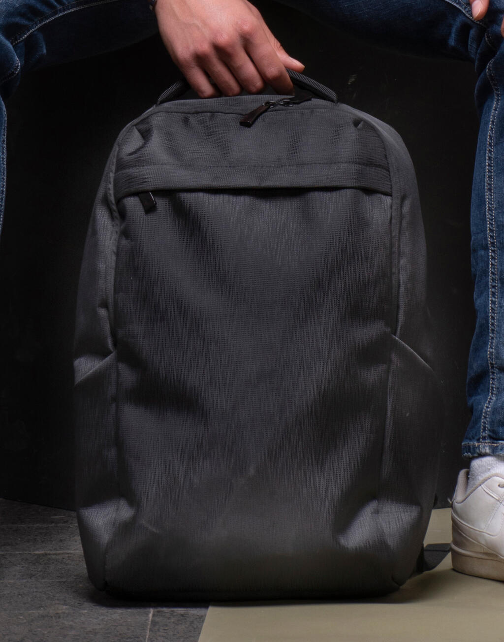 Davos Essential Laptop Backpack in Farbe Black