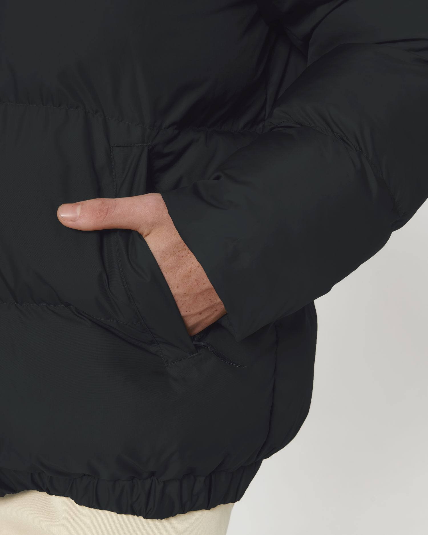 Puffer in Farbe Black
