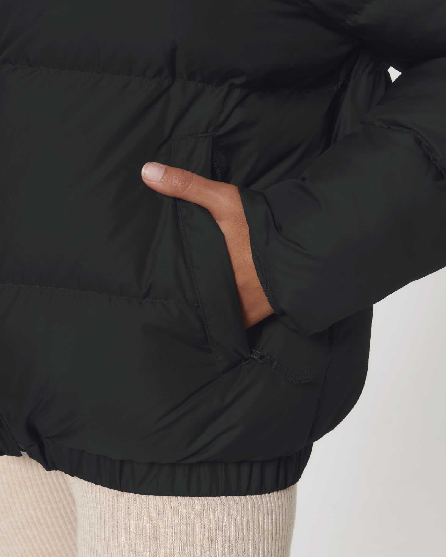 Puffer in Farbe Black