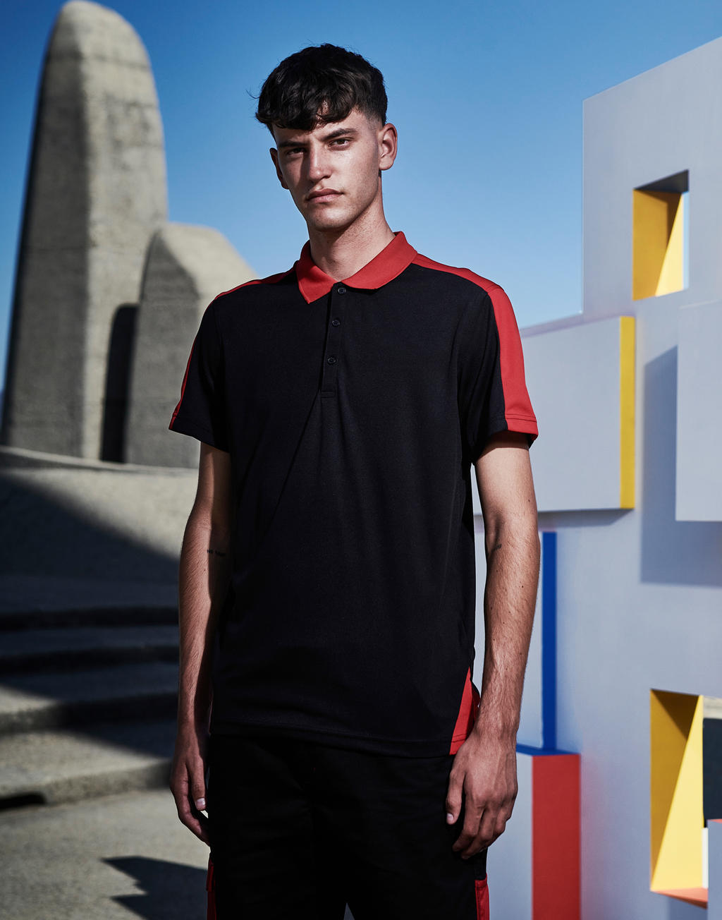  Contrast Coolweave Polo in Farbe Black/Seal Grey