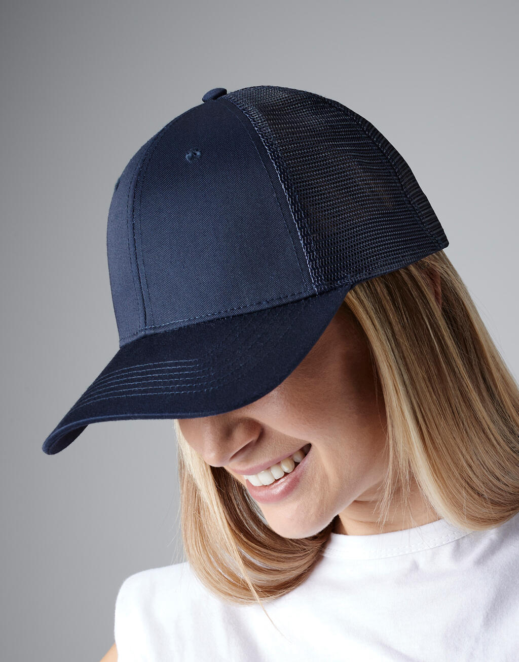  Urbanwear Trucker in Farbe White