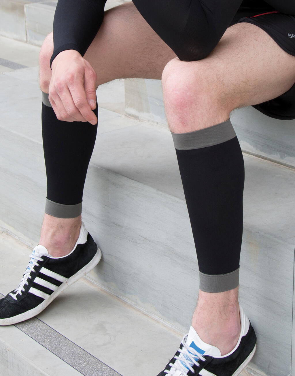  Compression Calf Sleeve in Farbe Black/Grey