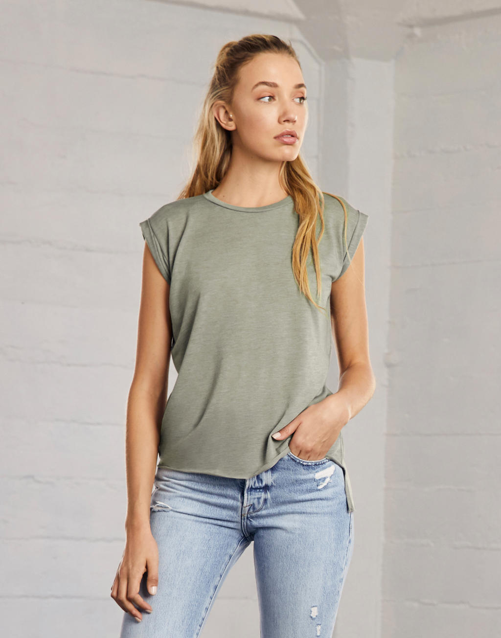  Women's Flowy Muscle Tee Rolled Cuff in Farbe White
