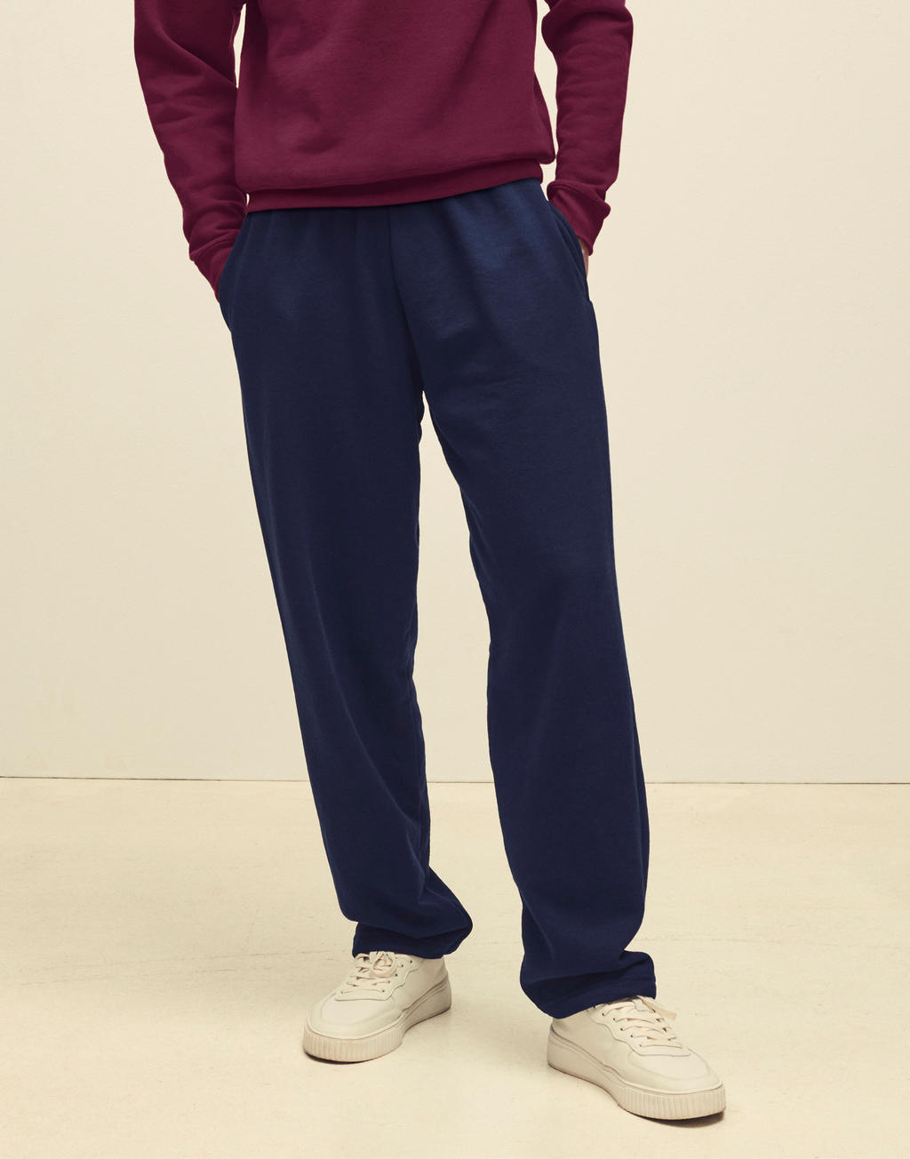  Classic Open Hem Jog Pants in Farbe Black