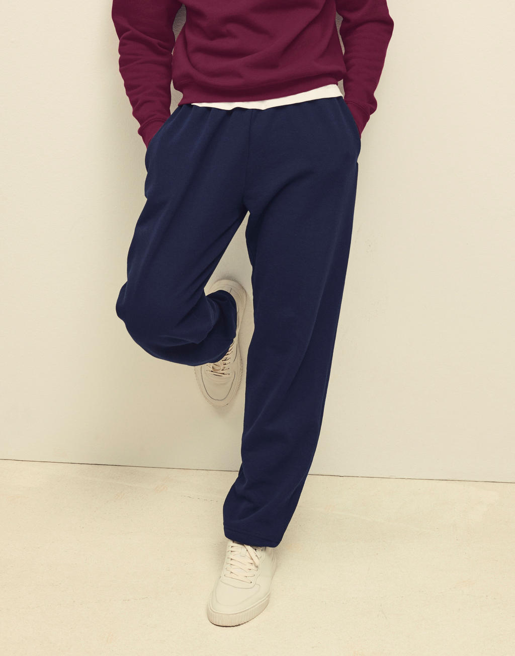  Classic Open Hem Jog Pants in Farbe Black