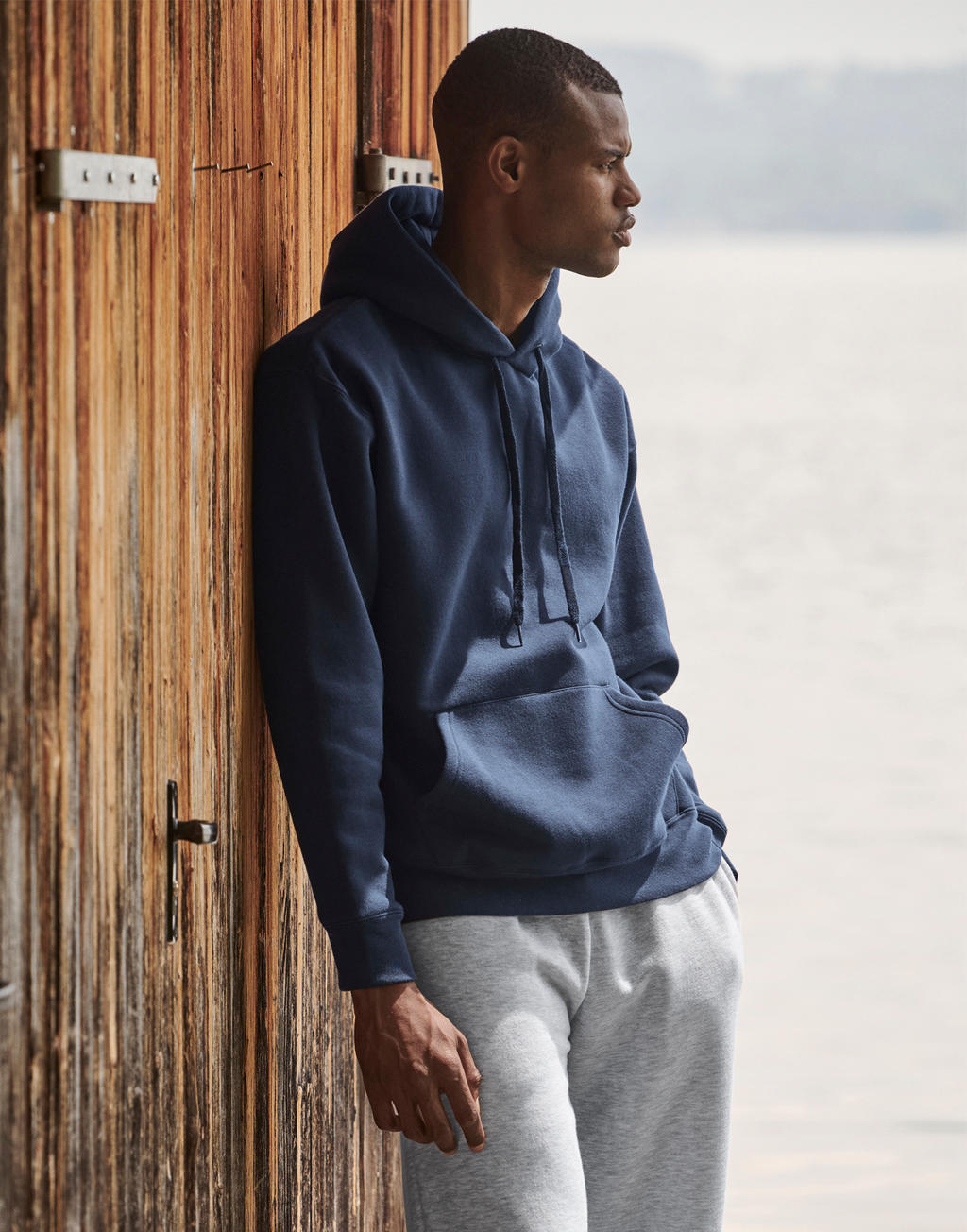 Premium Hooded Sweat in Farbe Black