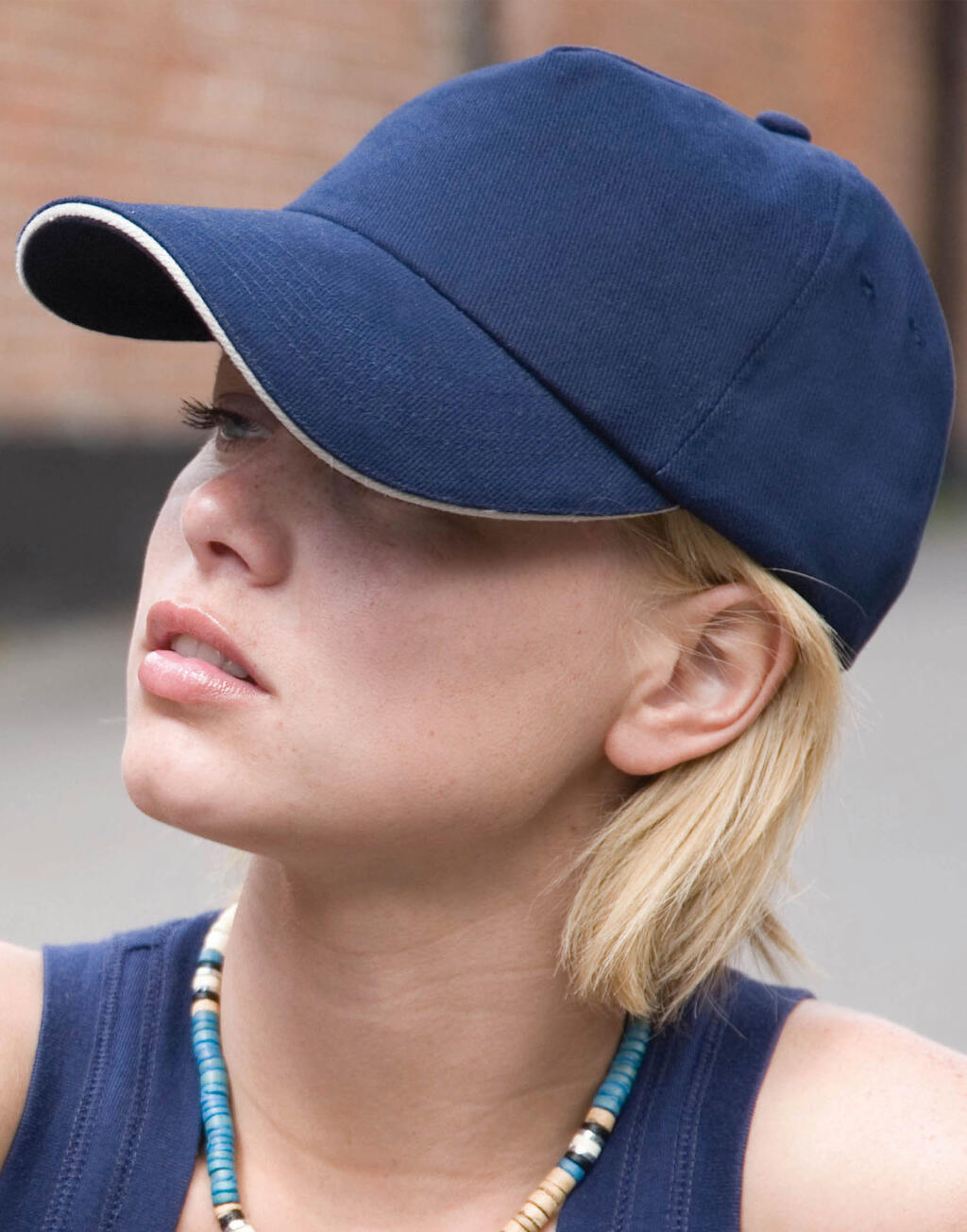  Brushed Cotton Drill Cap in Farbe Black/Red