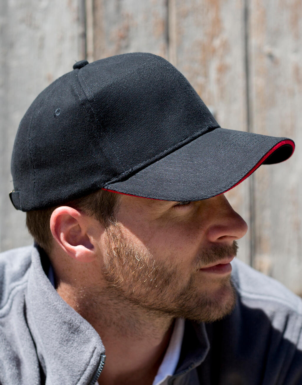 Sandwich Brushed Cotton Cap in Farbe Black/Red