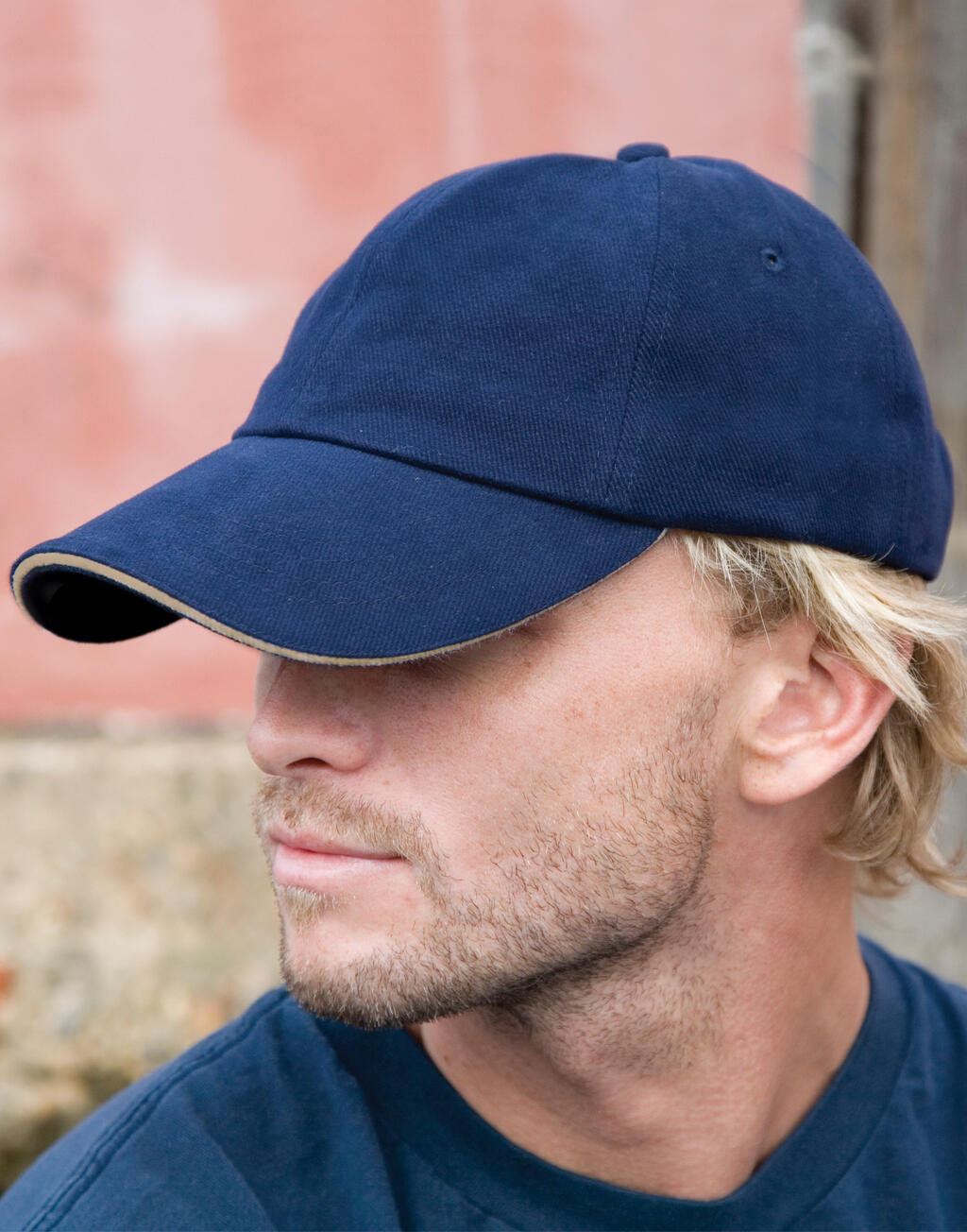  Sandwich Brushed Cotton Cap in Farbe Black/Red