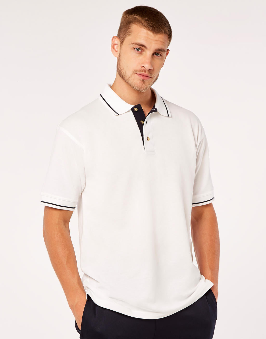  Men's Classic Fit St. Mellion Polo in Farbe White/Navy
