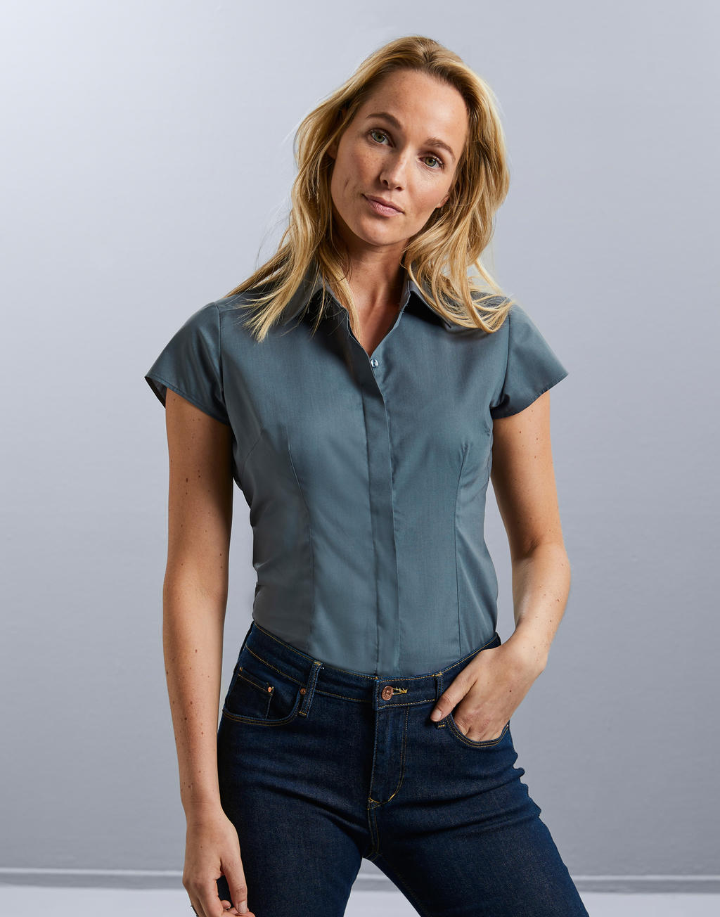  Ladies' Fitted Poplin Shirt in Farbe White