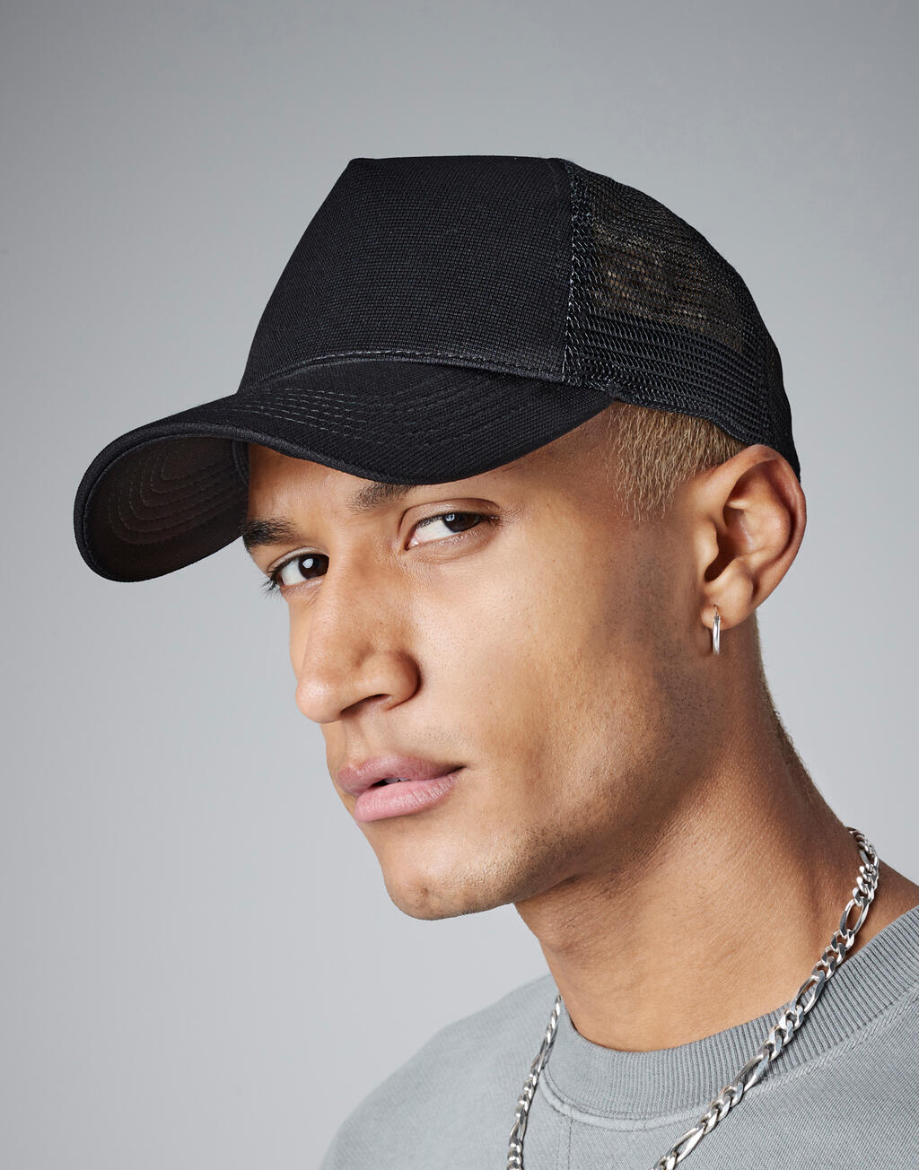  Microknit Snapback Trucker in Farbe Black