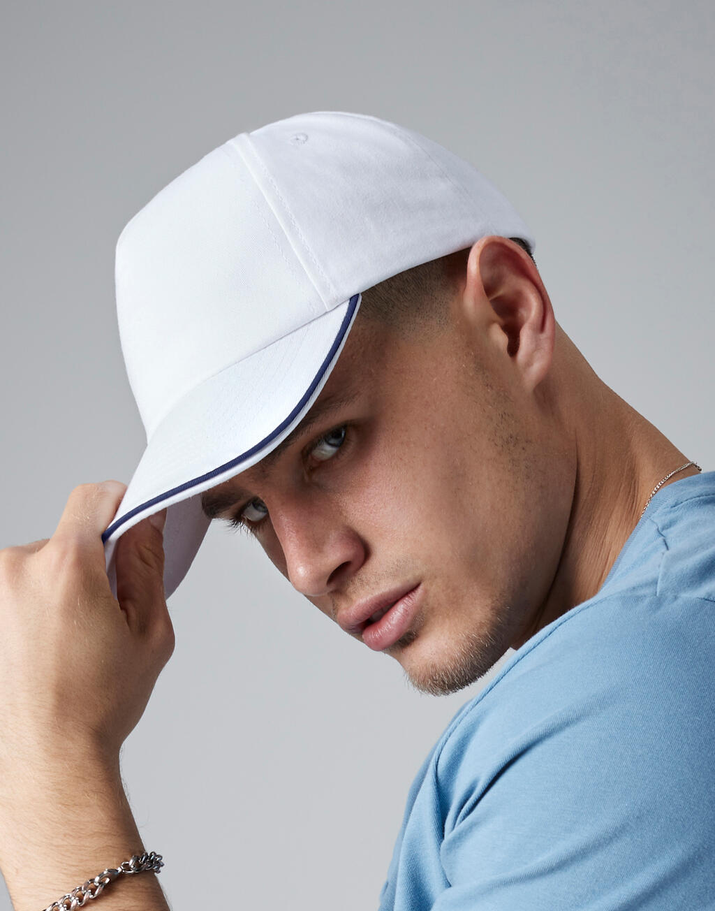  Authentic 5 Panel Cap - Piped Peak in Farbe White/French Navy
