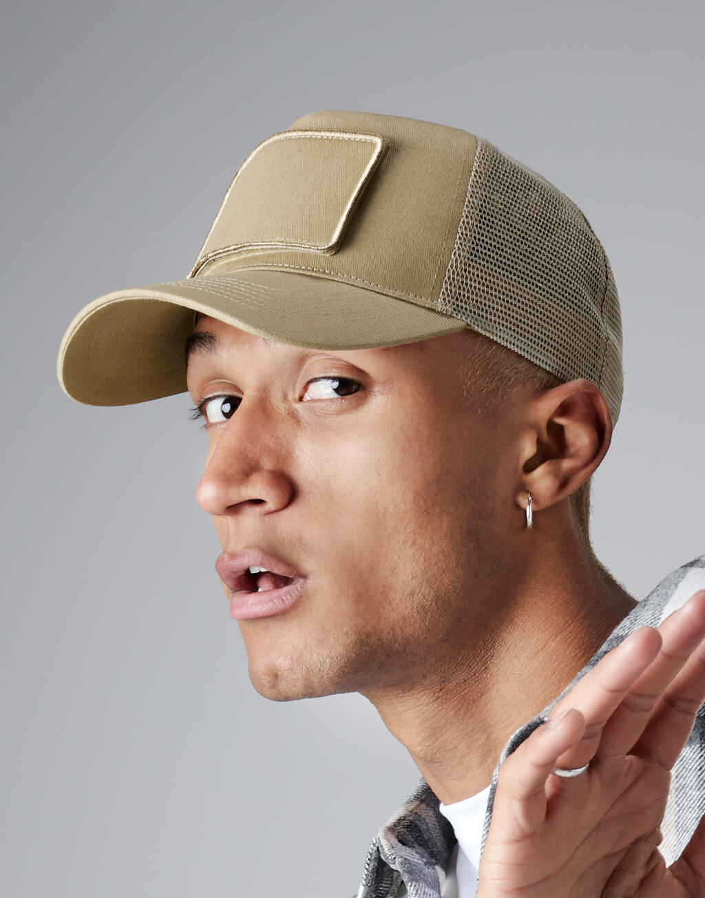 Patch Snapback Trucker in Farbe Black