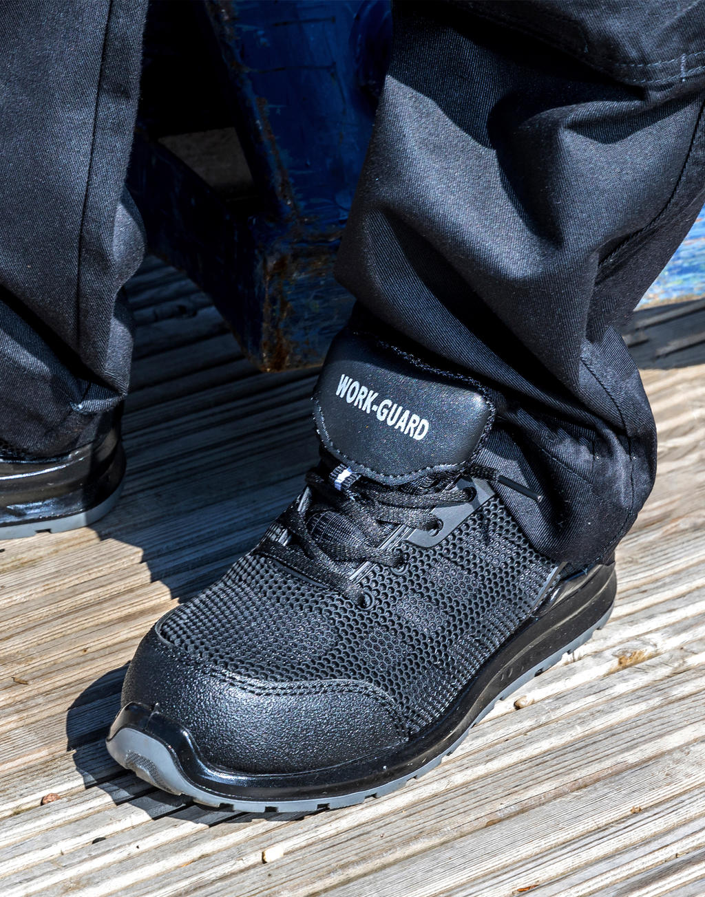  All Black Safety Trainer in Farbe Black