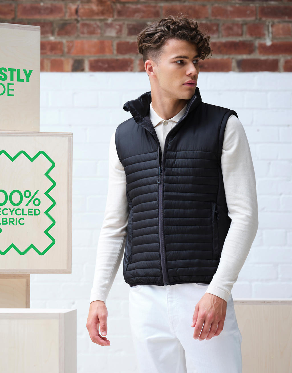  Honestly Made Recycled Insulated Bodywarmer in Farbe Black