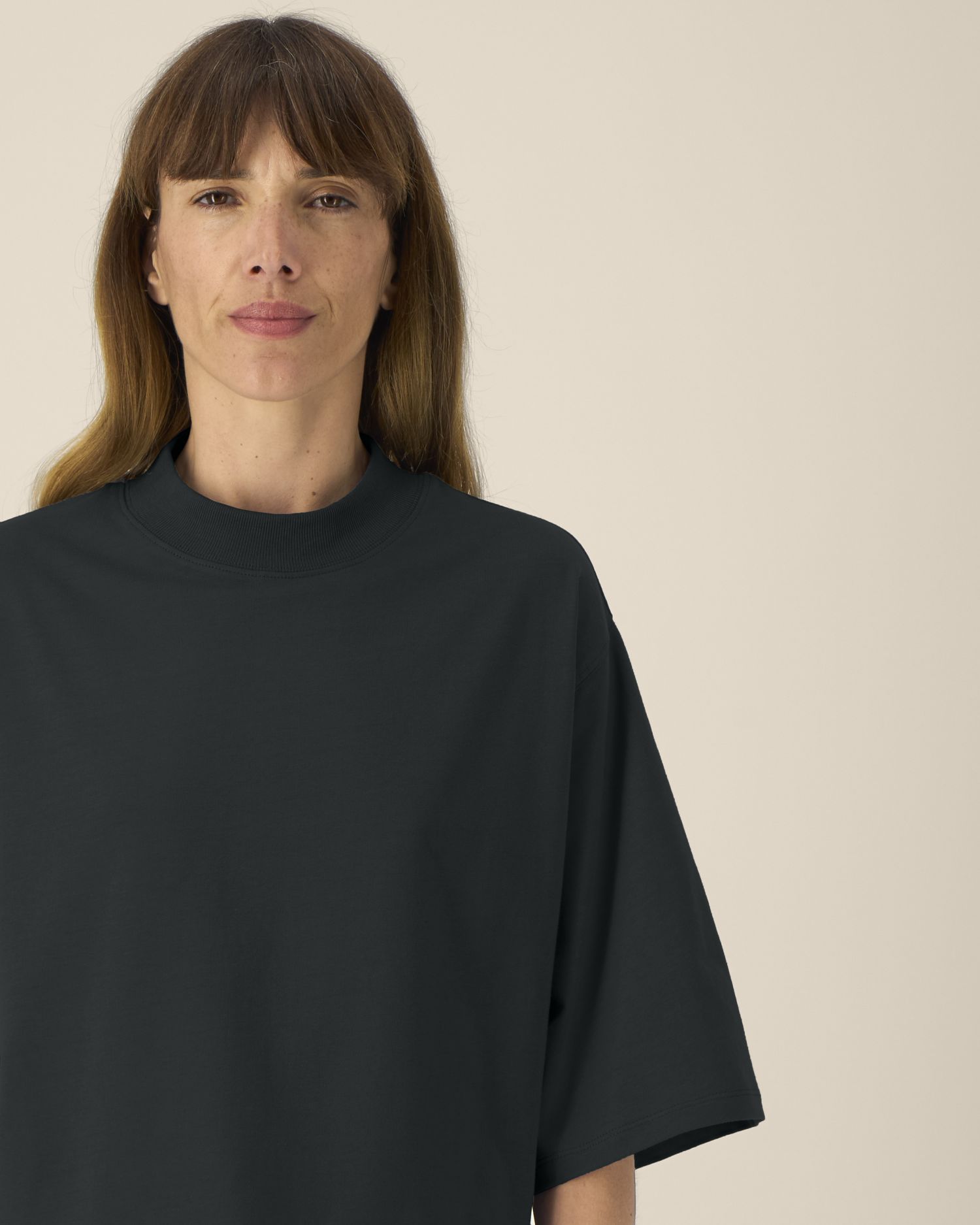 Stella Raya in Farbe Black