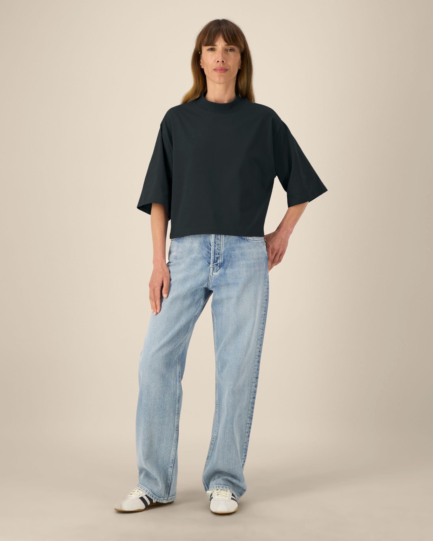 Stella Raya in Farbe Black